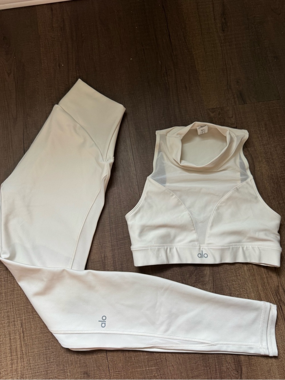 ALO Yoga Cream High-Neck Mesh Sports Bra AND High-waist Leggings